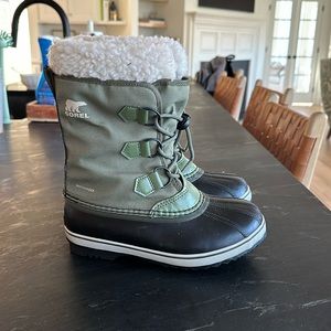 Brand new, never worn, kids size 3 Sorel snow boots